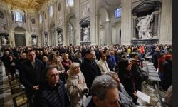 البابا فرنسيس يعاني من الالتهاب الرئوي الثنائي، فما هو هذا المرض؟ وما سبب خطورته؟